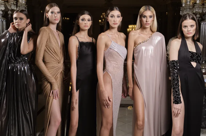La robe noire comme colonne vertébrale : anatomie d'un vestiaire parisien